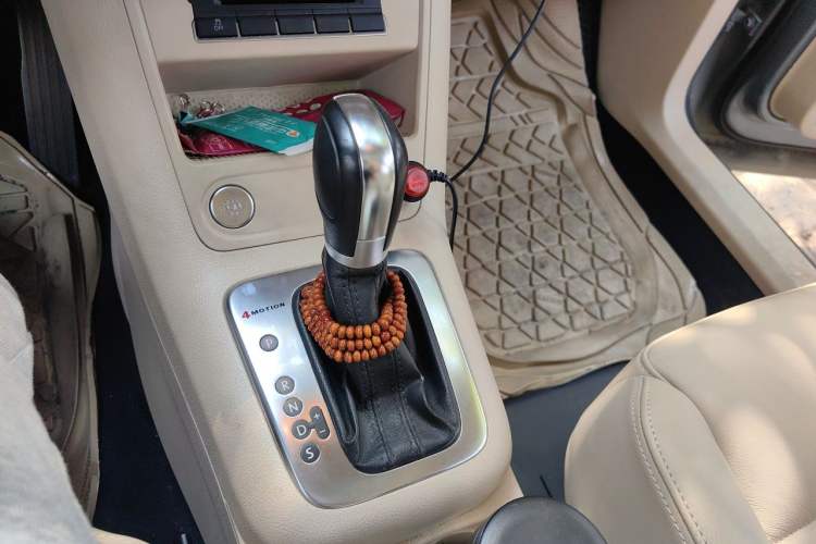 Used Volkswagen Tiguan 2012 2.0 TSI Automatic All-Wheel Drive Elite Edition Gear Lever