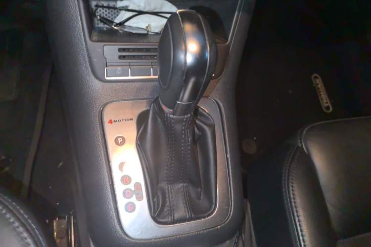 Used Volkswagen Tiguan 2012 1.8TSI Automatic All-Wheel Drive Elite Edition Gear Lever