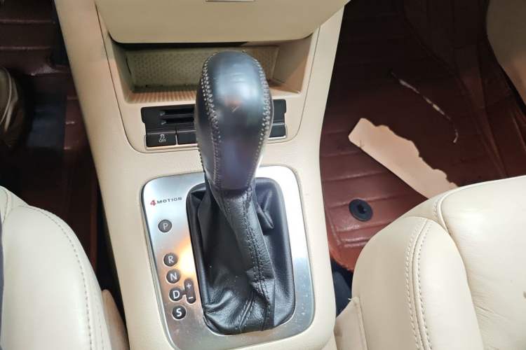 Used Volkswagen Tiguan 2012 1.8TSI Automatic All-Wheel Drive Elite Edition Gear Lever