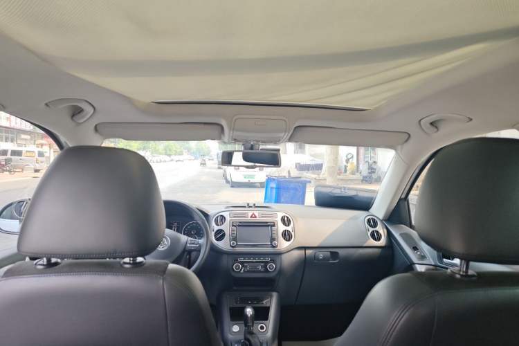 Used Volkswagen Tiguan 2012 2.0 TSI Automatic All-Wheel Drive Flagship Edition Headliner