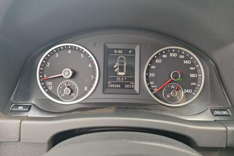 Used Volkswagen Tiguan 2012 2.0 TSI Automatic All-Wheel Drive Flagship Edition Instrument Cluster