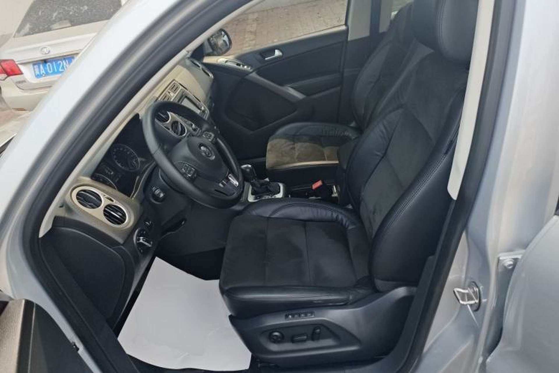 Used Volkswagen Tiguan 2012 2.0 TSI Automatic All-Wheel Drive Flagship Edition Left Front Seat