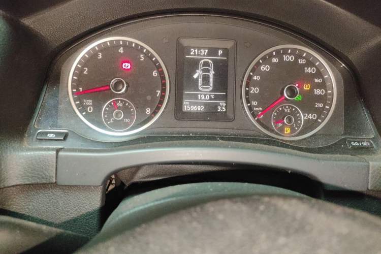 Used Volkswagen Tiguan 2012 2.0 TSI Automatic All-Wheel Drive Flagship Edition Odometer Close Up