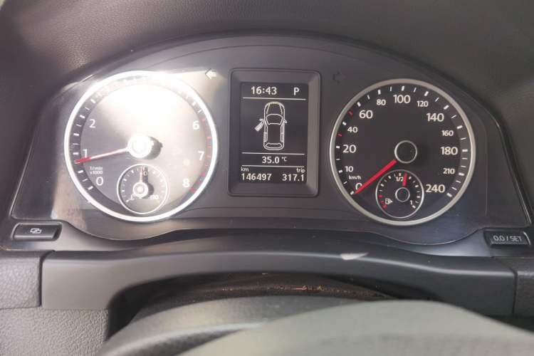 Used Volkswagen Tiguan 2012 1.8TSI Automatic All-Wheel Drive Fashion Edition Odometer Close Up