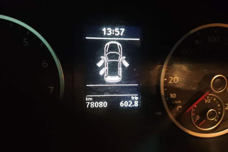 Used Volkswagen Tiguan 2012 2.0 TSI Automatic All-Wheel Drive Flagship Edition Odometer Close Up