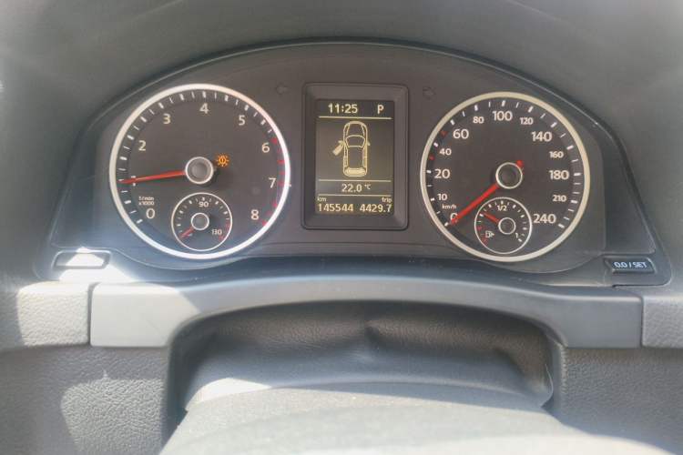 Used Volkswagen Tiguan 2012 2.0 TSI Automatic All-Wheel Drive Flagship Edition Odometer Close Up
