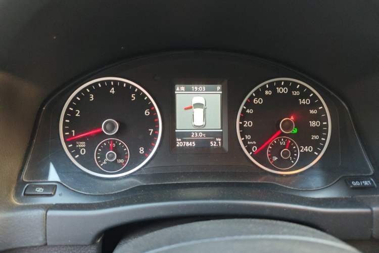Used Volkswagen Tiguan 2012 2.0 TSI Comfort Edition Odometer Close Up