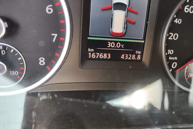 Used Volkswagen Tiguan 2012 2.0 TSI Luxury Edition Odometer Close Up