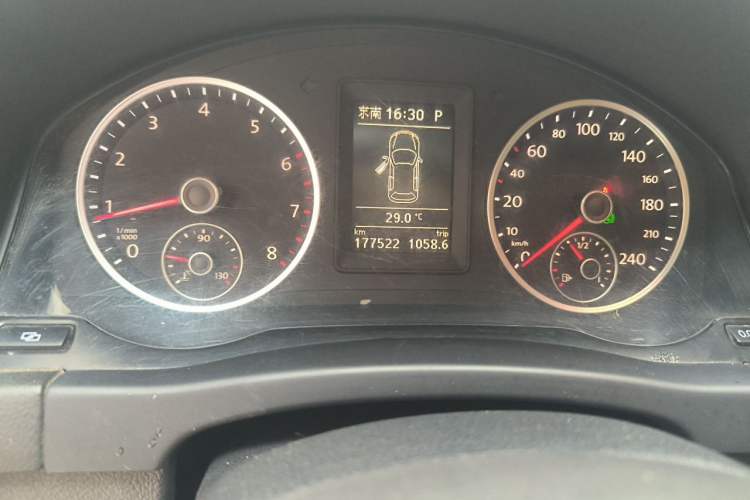 Used Volkswagen Tiguan 2012 1.8TSI Automatic All-Wheel Drive Elite Edition Odometer Close Up