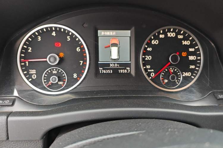 Used Volkswagen Tiguan 2012 2.0 TSI Comfort Edition Odometer Close Up