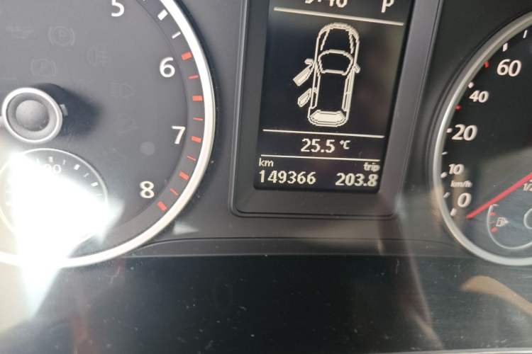 Used Volkswagen Tiguan 2012 2.0 TSI Automatic All-Wheel Drive Flagship Edition Odometer Close Up