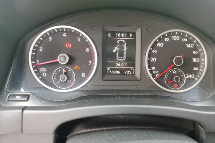 Used Volkswagen Tiguan 2012 2.0 TSI Automatic All-Wheel Drive Elite Edition Odometer Close Up