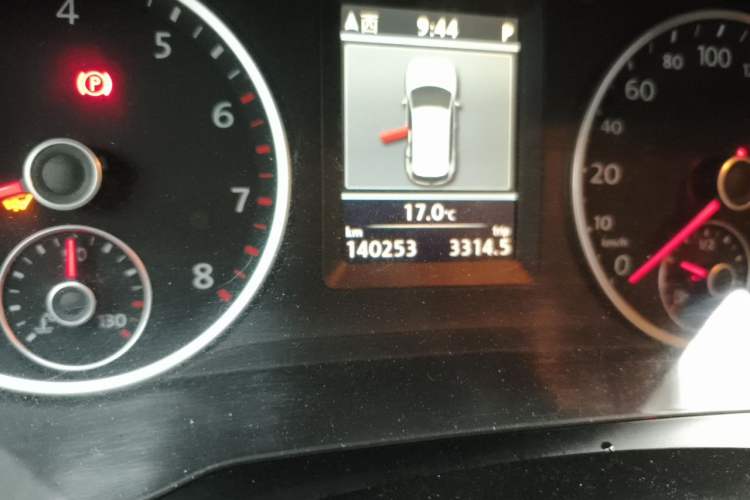 Used Volkswagen Tiguan 2012 2.0 TSI Luxury Edition Odometer Close Up
