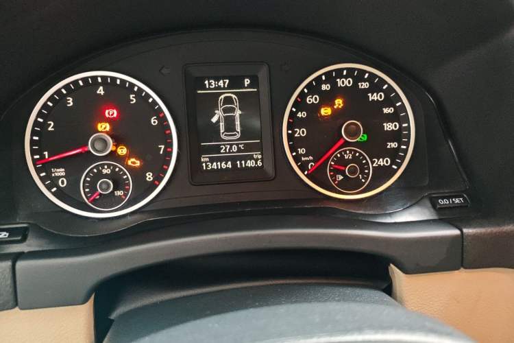 Used Volkswagen Tiguan 2012 1.8TSI Automatic All-Wheel Drive Elite Edition Odometer Close Up