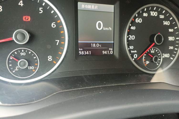 Used Volkswagen Tiguan 2012 2.0 TSI Comfort Edition Odometer Close Up