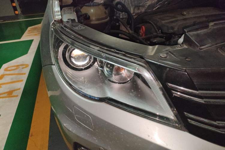 Used Volkswagen Tiguan 2012 2.0 TSI Automatic All-Wheel Drive Flagship Edition Right Front Headlight