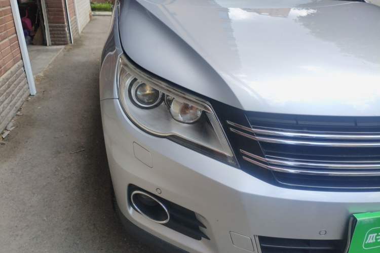 Used Volkswagen Tiguan 2012 2.0 TSI Automatic All-Wheel Drive Flagship Edition Right Front Headlight