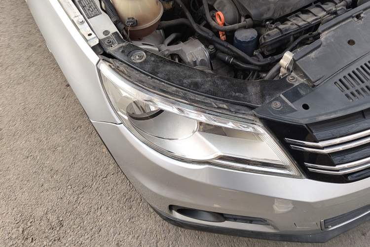 Used Volkswagen Tiguan 2012 1.8TSI Manual Two-Wheel Drive Enjoyment Edition Right Front Headlight