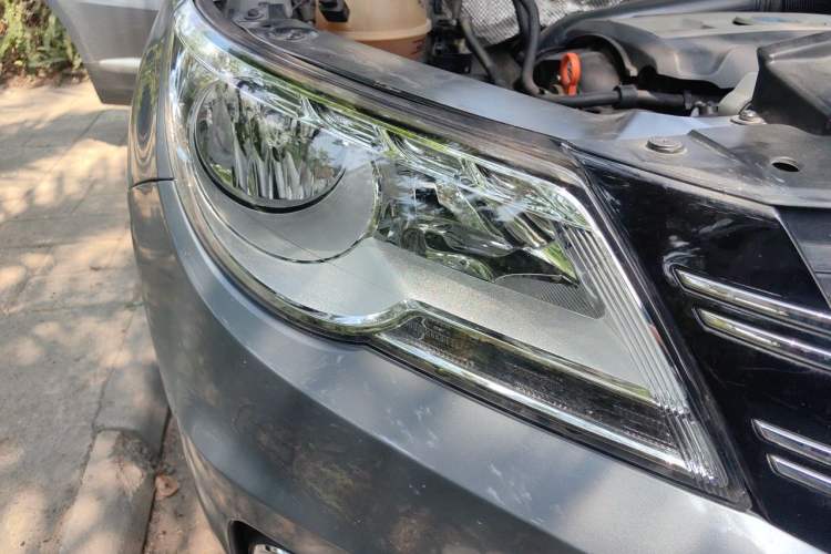 Used Volkswagen Tiguan 2012 2.0 TSI Automatic All-Wheel Drive Elite Edition Right Front Headlight