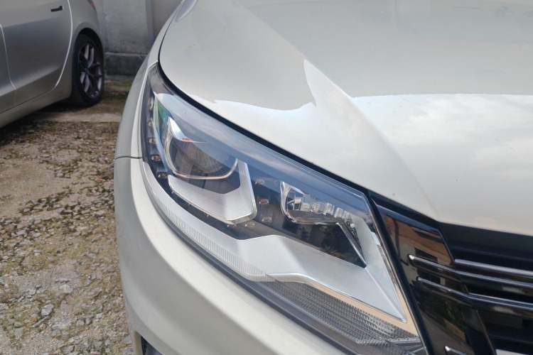 Used Volkswagen Tiguan 2012 2.0 TSI Comfort Edition Right Front Headlight