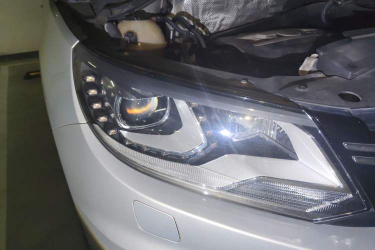 Used Volkswagen Tiguan 2012 2.0 TSI Luxury Edition Right Front Headlight