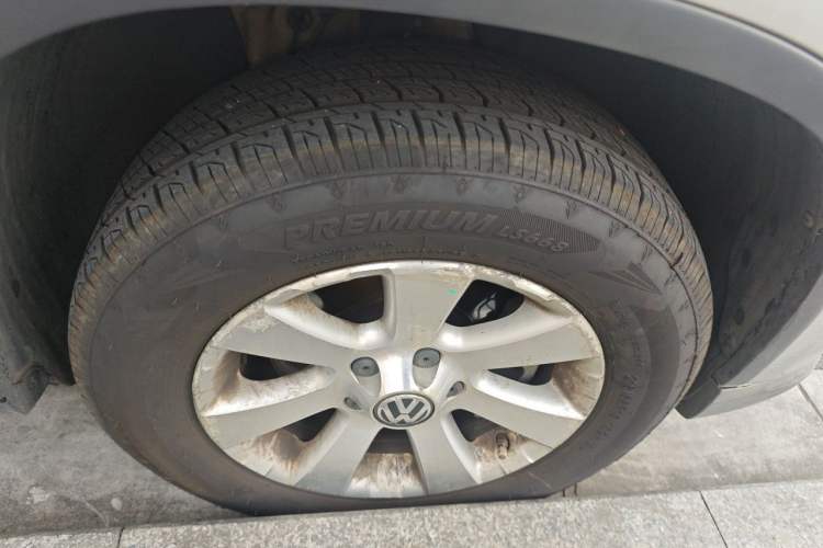 Used Volkswagen Tiguan 2012 1.8TSI Automatic Two-Wheel Drive Trend Edition Right Front Wheel Hub