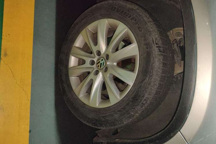 Used Volkswagen Tiguan 2012 2.0 TSI Automatic All-Wheel Drive Flagship Edition Right Front Wheel Hub