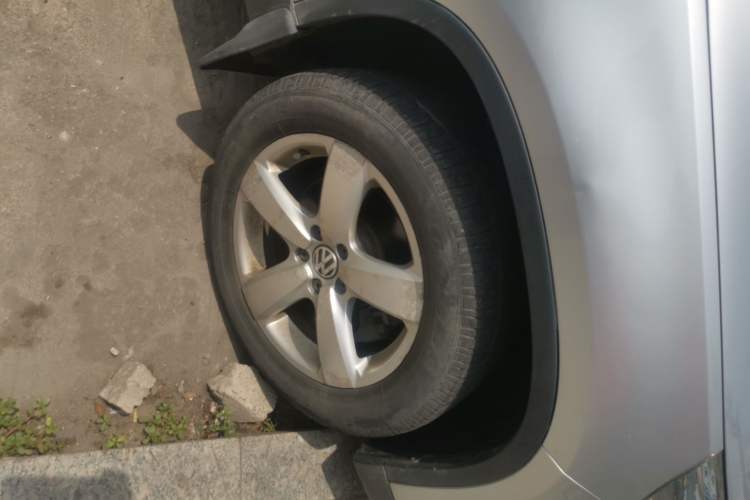 Used Volkswagen Tiguan 2012 1.8TSI Automatic All-Wheel Drive Elite Edition Right Front Wheel Hub