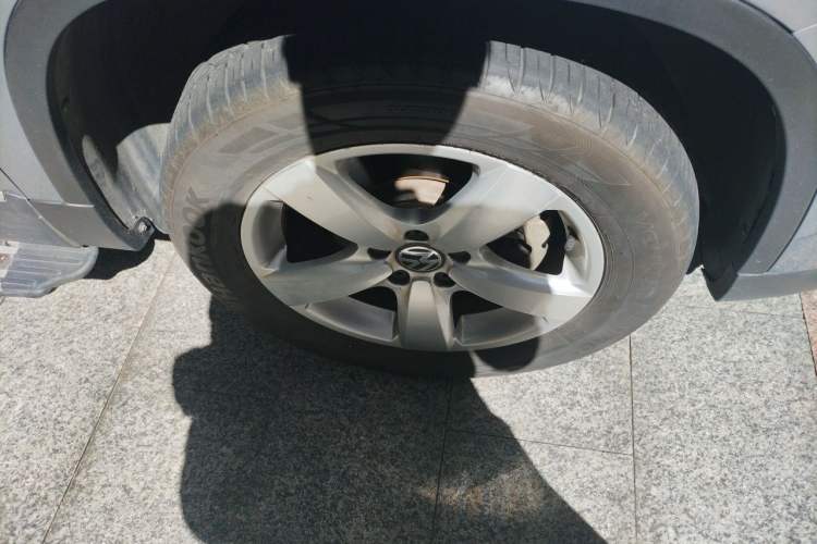 Used Volkswagen Tiguan 2012 1.8TSI Automatic Two-Wheel Drive Elite Edition Right Front Wheel Hub