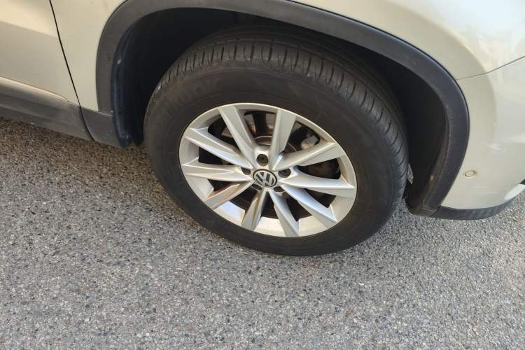 Used Volkswagen Tiguan 2012 2.0 TSI Comfort Edition Right Front Wheel Hub