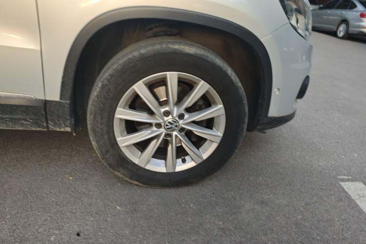 Used Volkswagen Tiguan 2012 2.0 TSI Comfort Edition Right Front Wheel Hub