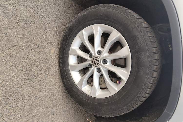 Used Volkswagen Tiguan 2012 1.8TSI Manual Two-Wheel Drive Enjoyment Edition Right Front Wheel Hub