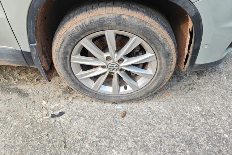 Used Volkswagen Tiguan 2012 2.0 TSI Comfort Edition Right Front Wheel Hub