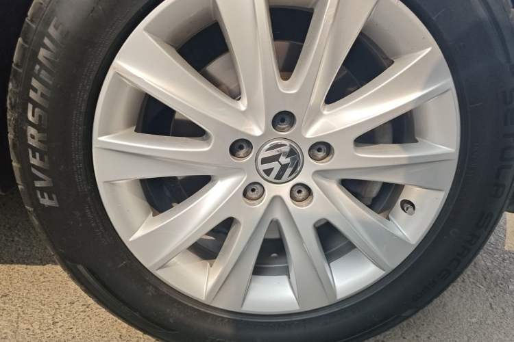 Used Volkswagen Tiguan 2012 2.0 TSI Automatic All-Wheel Drive Flagship Edition Right Front Wheel Hub