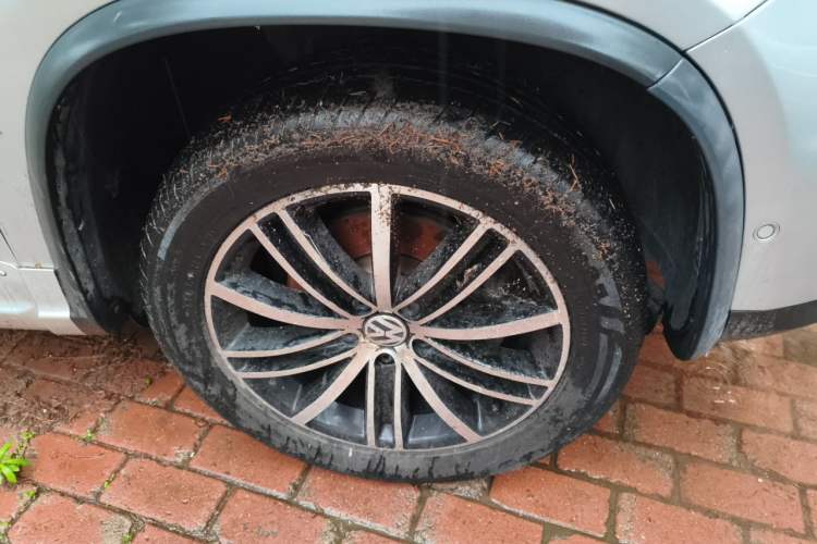 Used Volkswagen Tiguan 2012 2.0 TSI Luxury Edition Right Front Wheel Hub