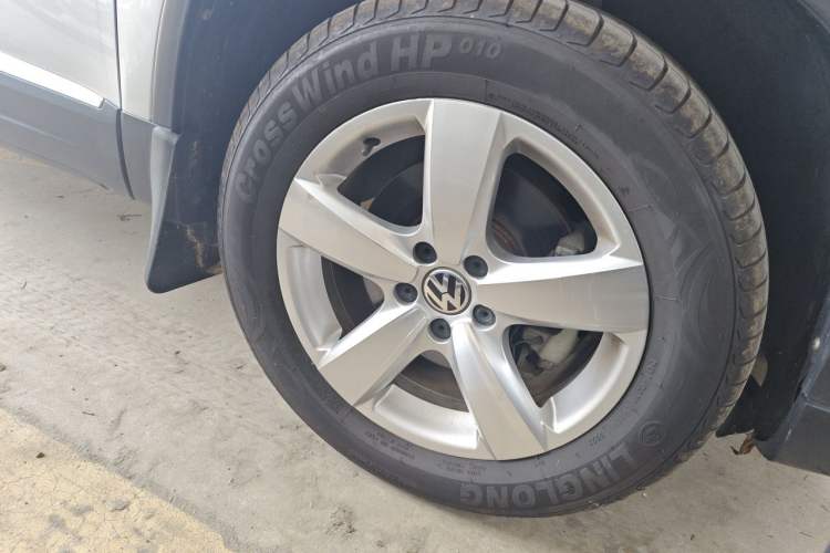 Used Volkswagen Tiguan 2012 1.8TSI Automatic Two-Wheel Drive Elite Edition Right Front Wheel Hub