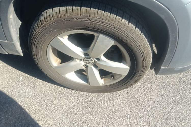 Used Volkswagen Tiguan 2012 1.8TSI Automatic Two-Wheel Drive Elite Edition Right Front Wheel Hub