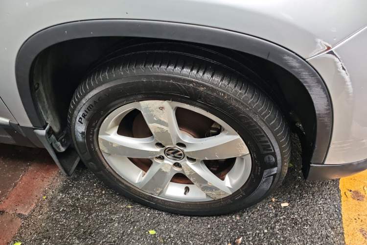 Used Volkswagen Tiguan 2012 1.8TSI Automatic All-Wheel Drive Elite Edition Right Front Wheel Hub