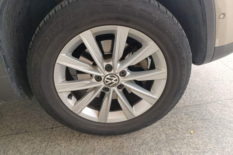 Used Volkswagen Tiguan 2012 2.0 TSI Comfort Edition Right Front Wheel Hub