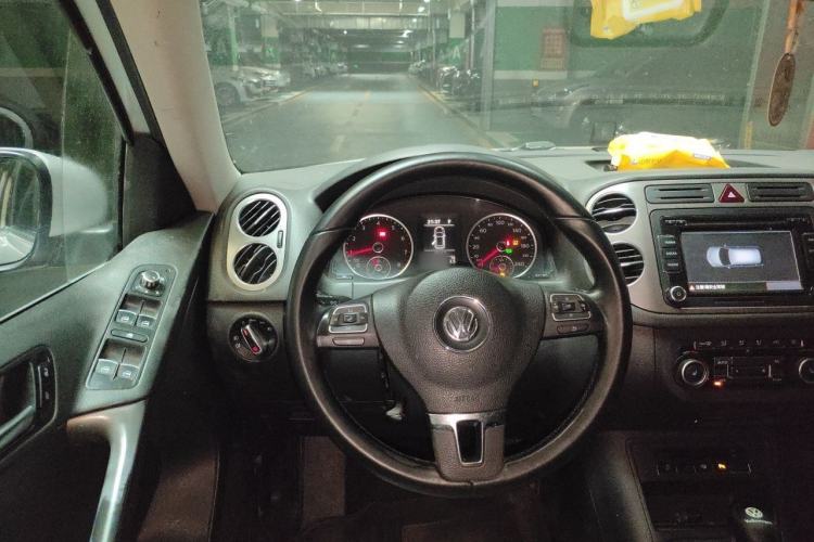 Used Volkswagen Tiguan 2012 2.0 TSI Automatic All-Wheel Drive Flagship Edition Steering Wheel