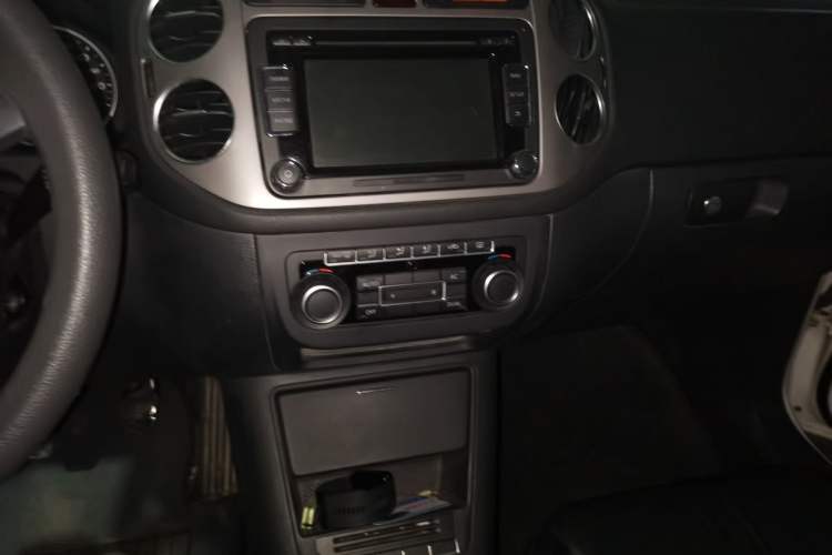 Used Volkswagen Tiguan 2012 1.8TSI Manual Two-Wheel Drive Enjoyment Edition Audio And AC Panel