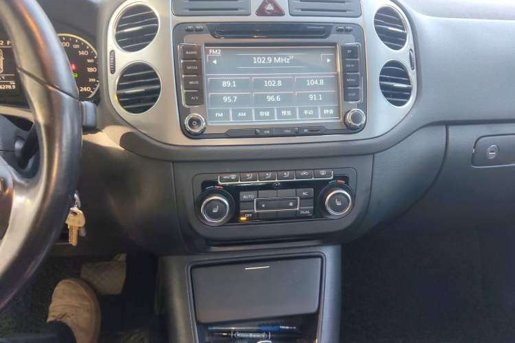 Used Volkswagen Tiguan 2012 1.8TSI Automatic All-Wheel Drive Elite Edition Audio And AC Panel