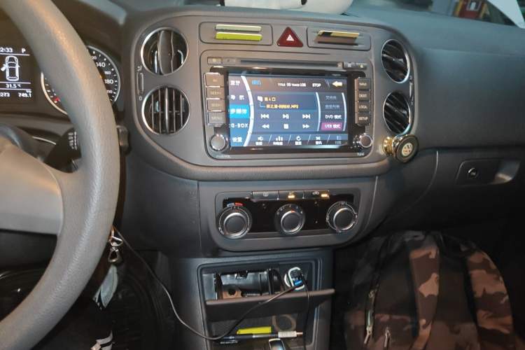 Used Volkswagen Tiguan 2012 1.8TSI Automatic Two-Wheel Drive Urban Edition Audio And AC Panel