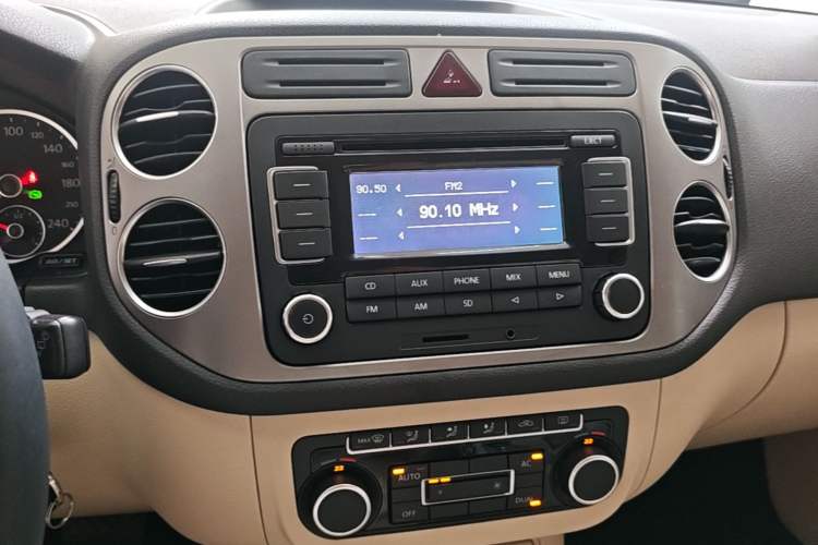 Used Volkswagen Tiguan 2012 1.8TSI Automatic All-Wheel Drive Fashion Edition Audio And AC Panel