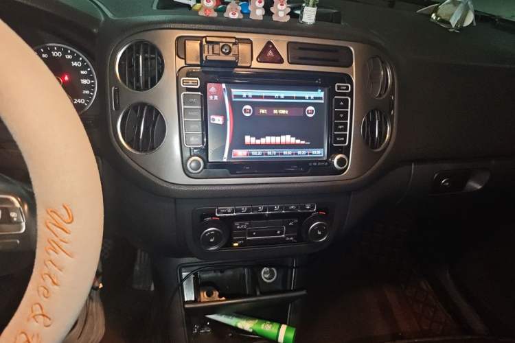 Used Volkswagen Tiguan 2012 1.8TSI Automatic All-Wheel Drive Elite Edition Audio And AC Panel