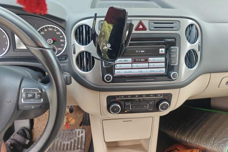 Used Volkswagen Tiguan 2012 1.8TSI Automatic Two-Wheel Drive Elite Edition Audio And AC Panel