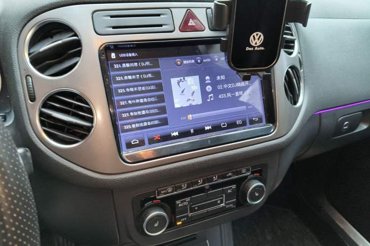 Used Volkswagen Tiguan 2012 2.0 TSI Automatic All-Wheel Drive Elite Edition Audio And AC Panel