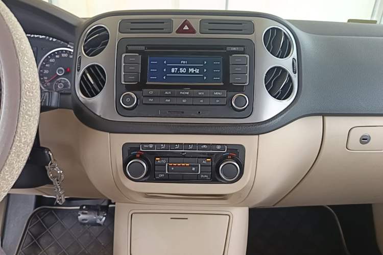 Used Volkswagen Tiguan 2012 1.8TSI Automatic Two-Wheel Drive Trend Edition Audio And AC Panel