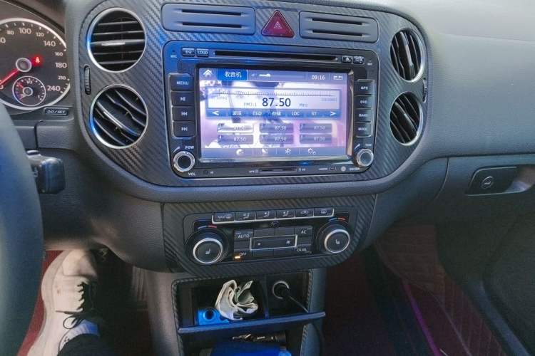Used Volkswagen Tiguan 2012 1.8TSI Automatic Two-Wheel Drive Elite Edition Audio And AC Panel