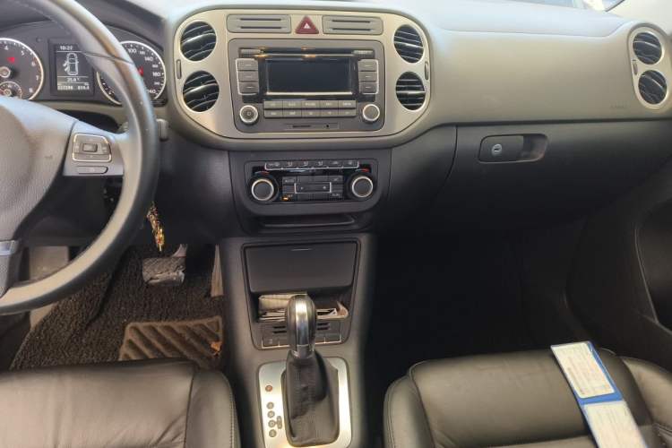 Used Volkswagen Tiguan 2012 1.8TSI Automatic Two-Wheel Drive Trend Edition Audio And AC Panel